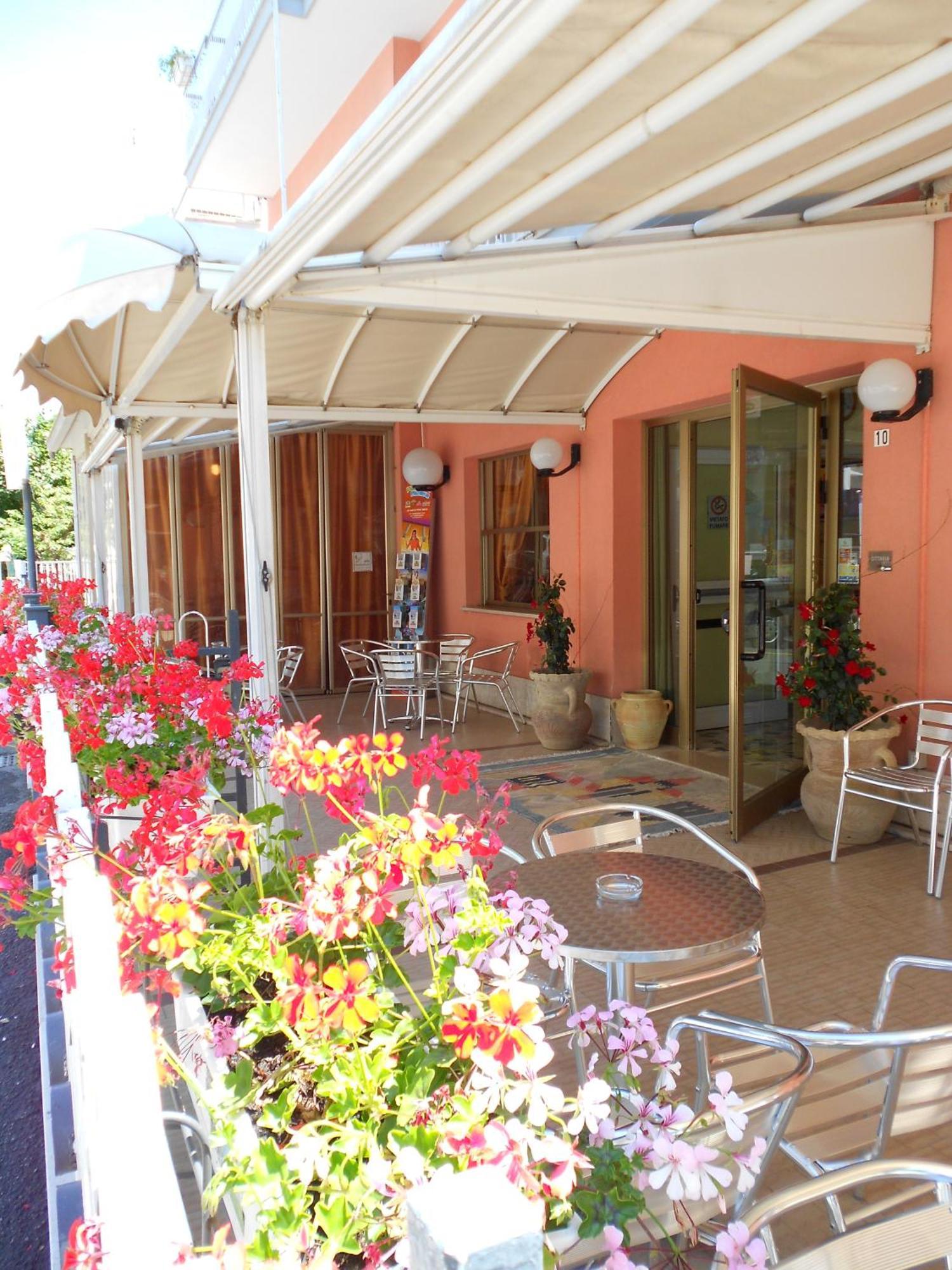Hotel Ottavia Rimini Exterior foto