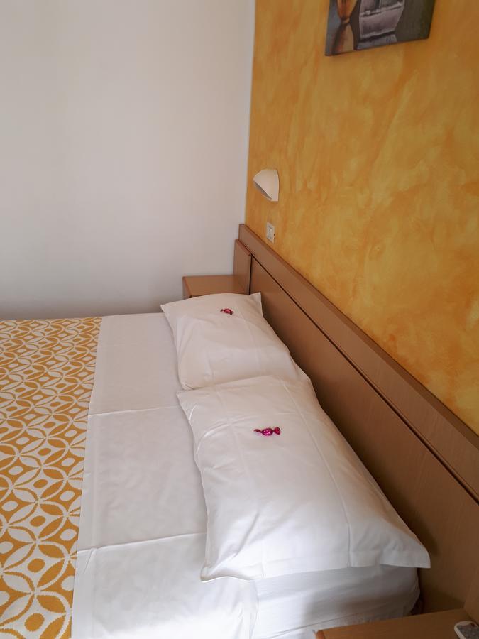 Hotel Ottavia Rimini Exterior foto
